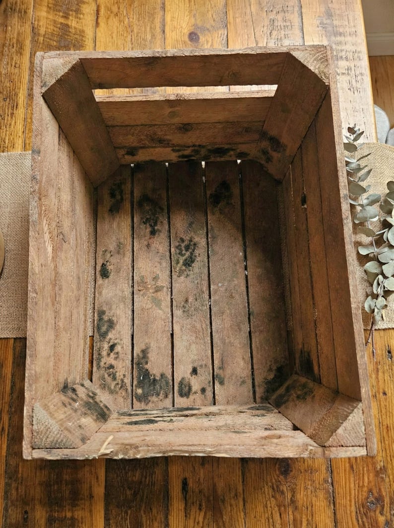 Second-hand fruit crates 50x40x30cm - Rustic wooden crates, B-grade, for garden & DIY - Old wine crates, sturdy but with defects - Vintage decorative shelf image 5