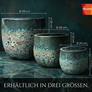 May include: Three ceramic planters in varying sizes, each with a unique teal and brown speckled glaze. The largest planter is 38 cm in diameter and 30 cm high. The text "ERH&Auml;LTLICH IN DREI GR&Ouml;SSEN" is at the bottom.