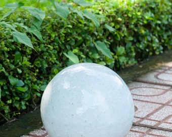 Boule de jardin boule de rose en céramique 12 cm émaillée gris-blanc décoration de jardin antigel