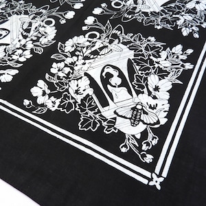 Bandana lanterna della falena / 100% cotone - serigrafata - Sciarpa per capelli con fiori botanici - Tovaglia per altare dei tarocchi - Arazzo boho - bandana per animali domestici
