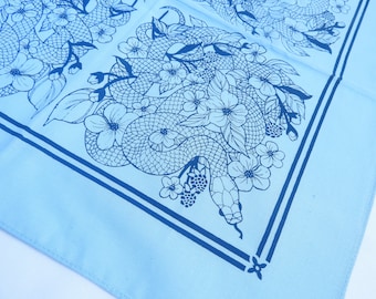 Bandana serpent aux bleuets | 100 % coton - sérigraphié - écharpe florale botanique - nappe d'autel tarot - tapisserie bohème - bandana pour animal de compagnie