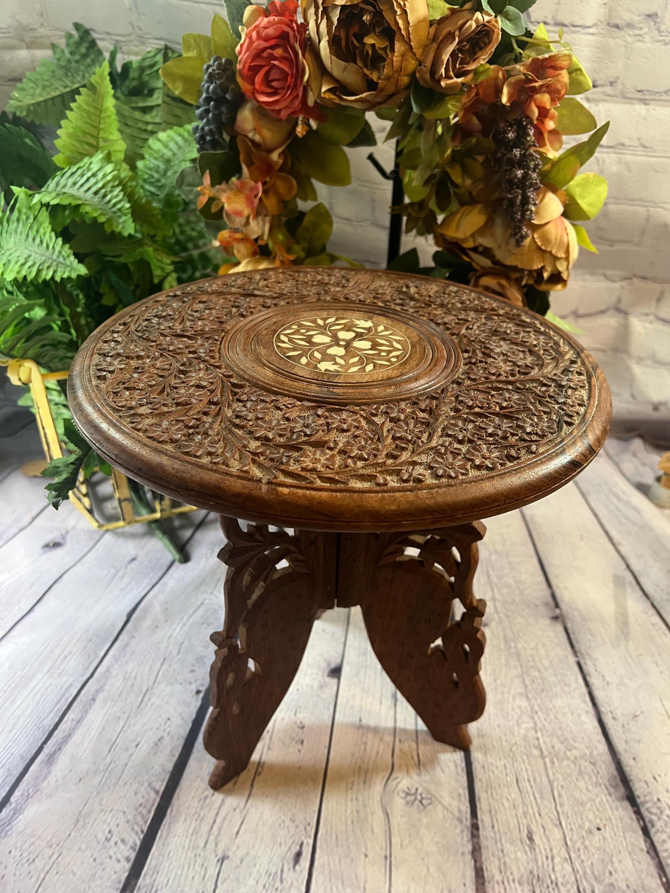 花柄装飾の木製小型テーブル ヴィンテージの小さな木製花彫り折りたたみテーブル - Etsy 日本
