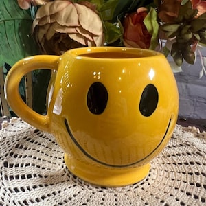 Vintage McCoy USA Yellow Smiley Face S/2 Coffee Mugs 1980&#39;s
