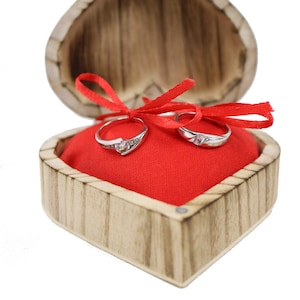 CAJA DE ANILLO Vintage hecha de MADERA Cojín de Anillo de Corazón con GRABADO Caja de Anillo de Boda Rústica para Anillos de Boda Caja de Anillo Caja de Anillo Personalizada