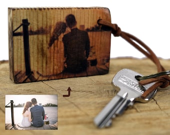Vintage Foto Schlüsselanhänger auf Altholz Valentinstag Hochzeitsfoto Holz Geschenk Freundin Freund Mann Personalisiertes Holzbild Jahrestag