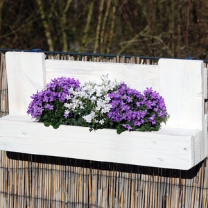 BLUMENREGAL aus recycelten EURO-PALETTEN Holz Terrasse Balkon Pflanzregal Landhaus Wandregal Altholz Gelände Zaun Hängen Töpfe Shabby weiß