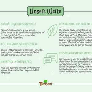 May include: A green and white illustration of a leaf with the text "Die Natur liegt uns sehr am Herzen" and a description of the company's commitment to using sustainable materials and reducing their environmental impact. The text "Der Umwelt zuliebe verwenden wir wo m&ouml;glich regionale, organische und recycelte Rohstoffen. Durch diese wertvolle Materialien nicht zu vergeuden und m&ouml;glichst wenig Abfall zu produzieren, sind wir bestrebt unseren &ouml;kologischen Fu&szlig;abdruck klein zu halten. Mit dem Kauf eines Artikels machst du dein Zuhause und die Welt ein bisschen gr&uuml;ner!" is also included.