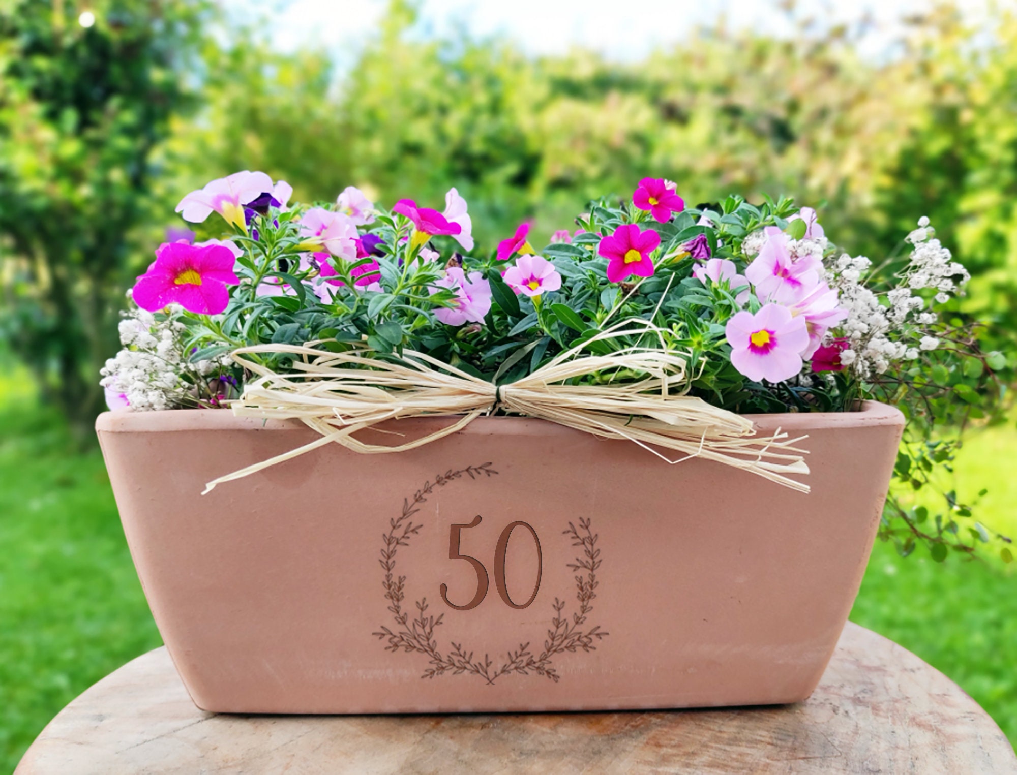 Terracotta Blumenkasten mit Wunschzahl  Balkonkasten Gravur  Natur  Geschenk zum Geburtstag 50. Jahrestag Jubilum  Pflanzkasten aus Ton -  Etsy.de