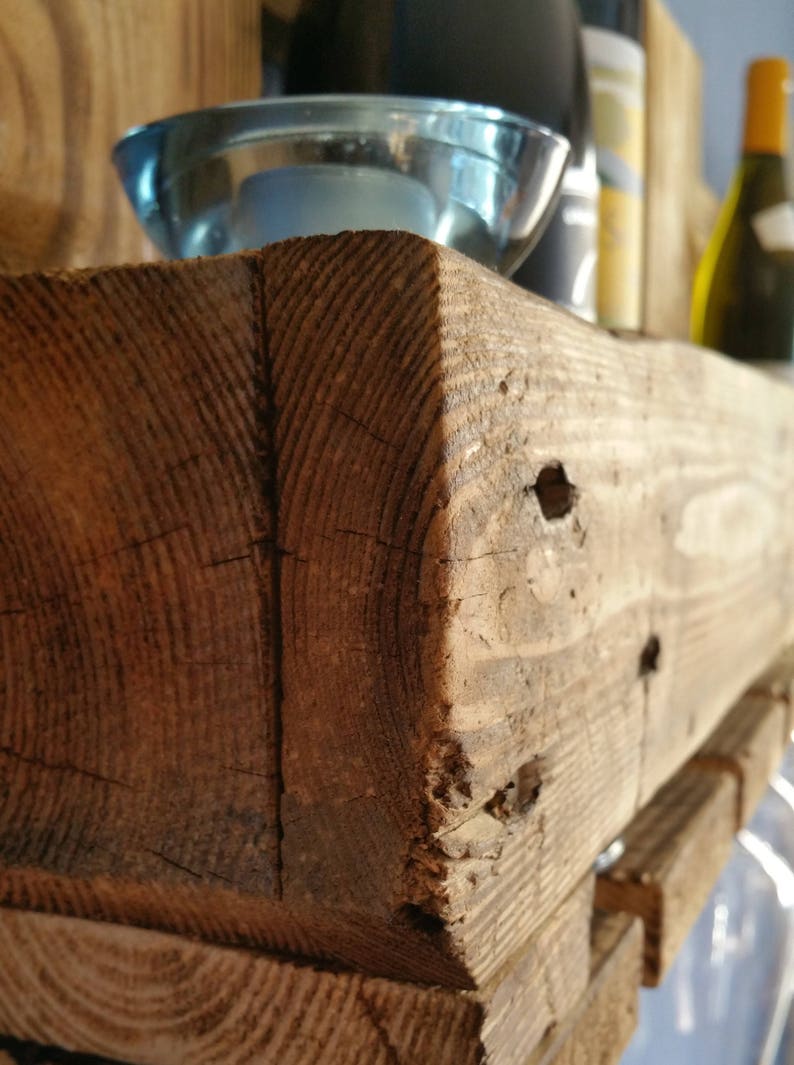 Vintage WIJNREK PALLET plank gemaakt van hout RUSTIEK flessenrek oude houten wandplank hangende plank cadeau houten plank wijnbar glazen industrieel afbeelding 5