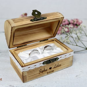 CAJA DE ANILLO hecha de MADERA Cofre del tesoro Almohada de anillo vintage Cofre del tesoro + GRABADO Caja de anillo de compromiso de boda rústica Caja de anillo personalizada