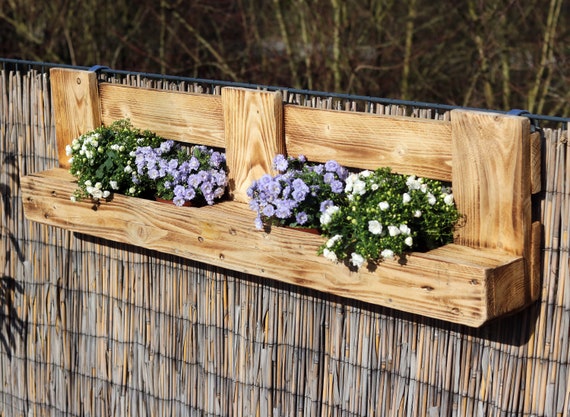 blumenkasten vintage balkon Blumenkasten mit Rankgitter Vintage