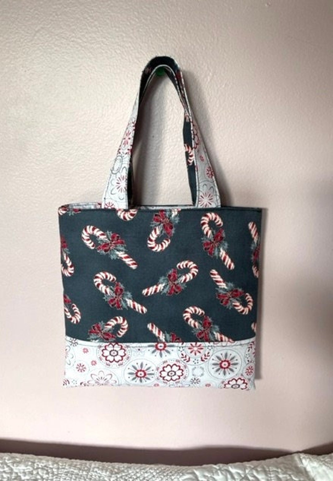 Christmas Candy Cane Pattern Print Leather Tote Bag main image 0