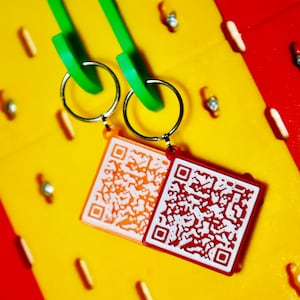 Personalized QR Code Keychain - Custom URL, Social Media, WIFI, 3D Printed Key Ring
