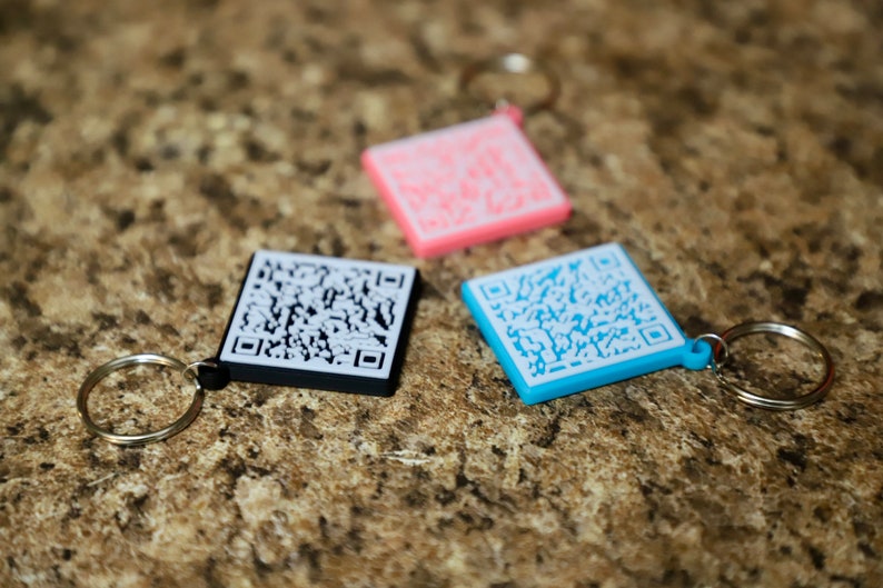 Personalized QR Code Keychain - Custom URL, Social Media, WIFI, 3D ...