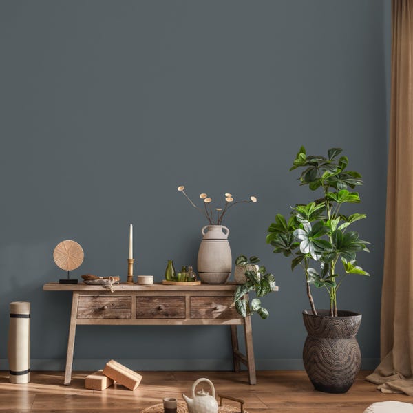 Nikkelblauwgroen behang / Effen / Een humeurig, minimalistisch accent in diep blauwgroen en grijs - E225