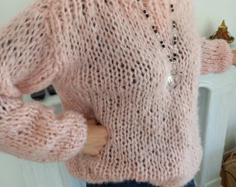 pull femme rose en laine tricoté main pour femme, pull cocooning, pull tricoté main grosse maille, pull décontracté tricoté main, pull rose