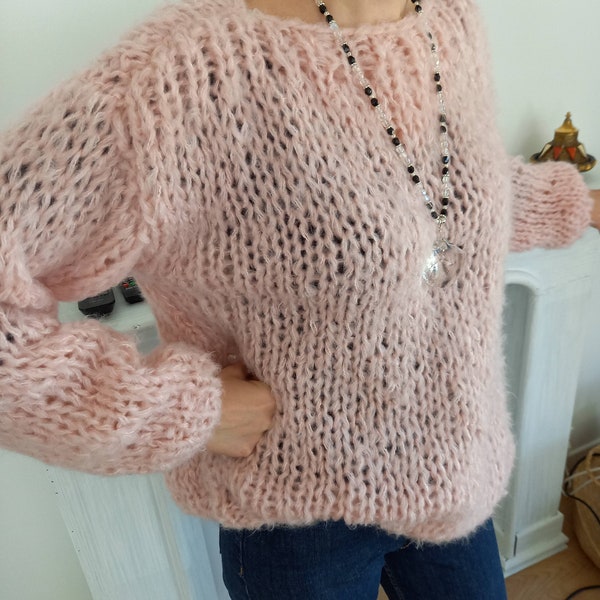 pull femme rose en laine tricoté main pour femme, pull cocooning, pull tricoté main grosse maille, pull décontracté tricoté main, pull rose