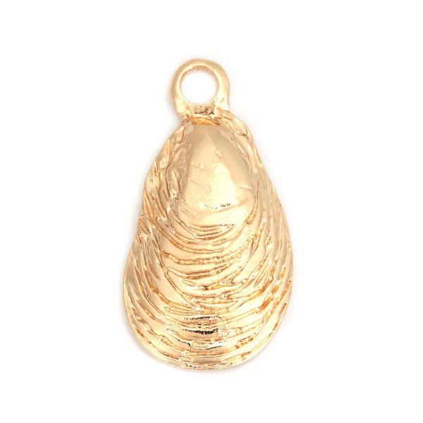 1 pendentif coquillage  moule métal doré