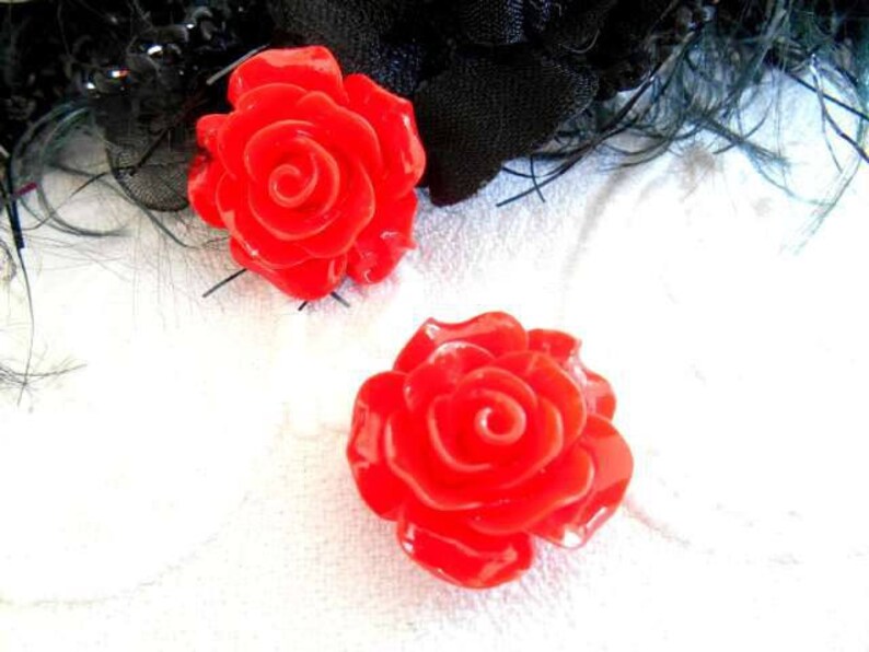 2 cabochons 20 mm fleur rouge résine image 4