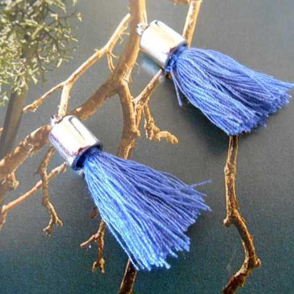 pompons pendentifs bleue et argenté