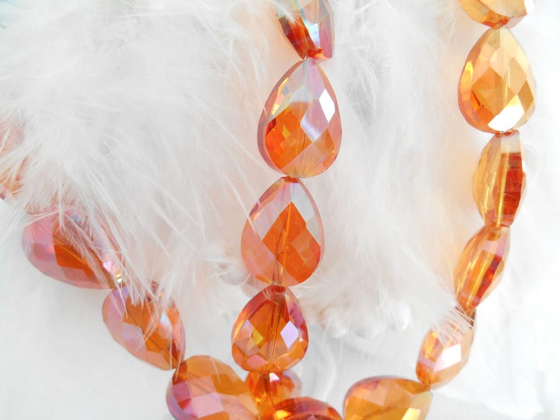 Un lot de 2 perles gouttes en verre facettes orange AB. image 2