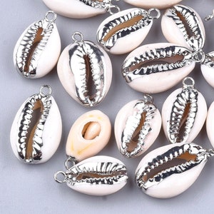 1 beige and silver cowrie shell pendant