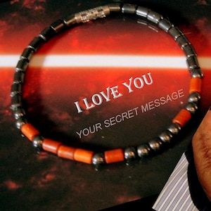 Aangepaste morserode koraalhematietsteen slanke armband mannen/vrouwen, gepersonaliseerde geheime boodschap, cadeau paar, cadeau mannen/vrouwen