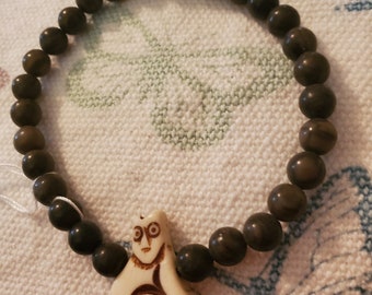 Malachite Beaded Bracelet with Buffalo Bone Carved Cat Charm