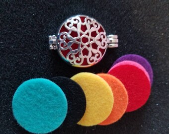 Floral Aromatherapy Locket Pendant: Zinc Alloy Diffuser with Refill Pads