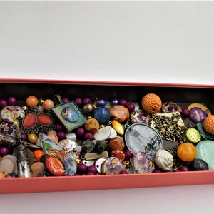 Perles en mélange pendentifs et perles diverses, 150 grammes image 3