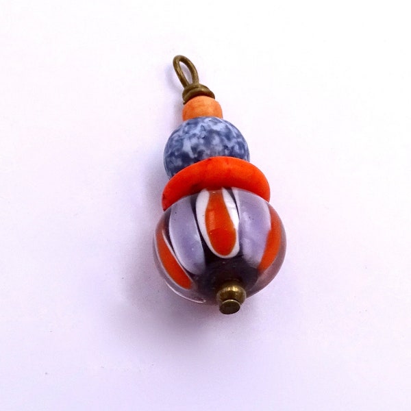 Pendentif pour création - fait main - perle verre orange, blanc, mauve - Rondelle howlite orange - perle os - perle mouchetée bleue