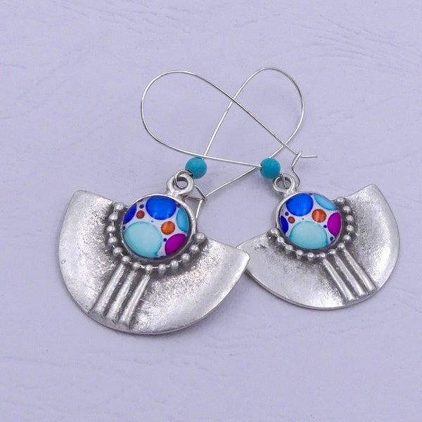 Boucles d'oreilles esprit tribal, argent antique, cabochons verre, perles os bleu bleu turquoise, fait main, création unique, bijou femme