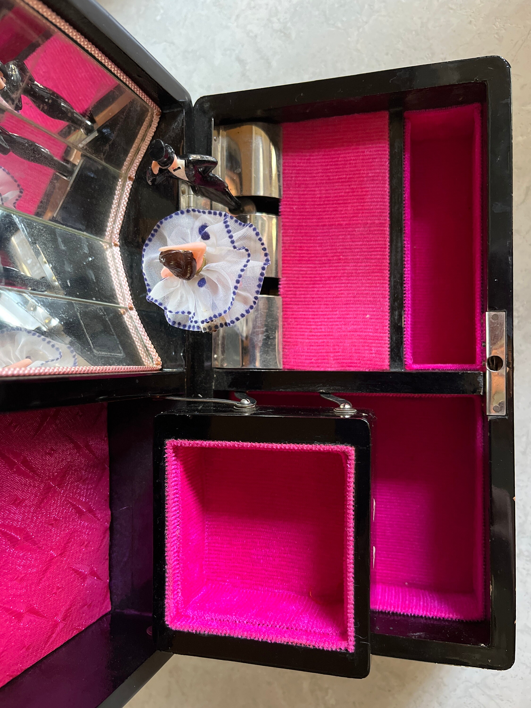 Vintage Daysun Japanese Lacquered Musical Jewelry Box