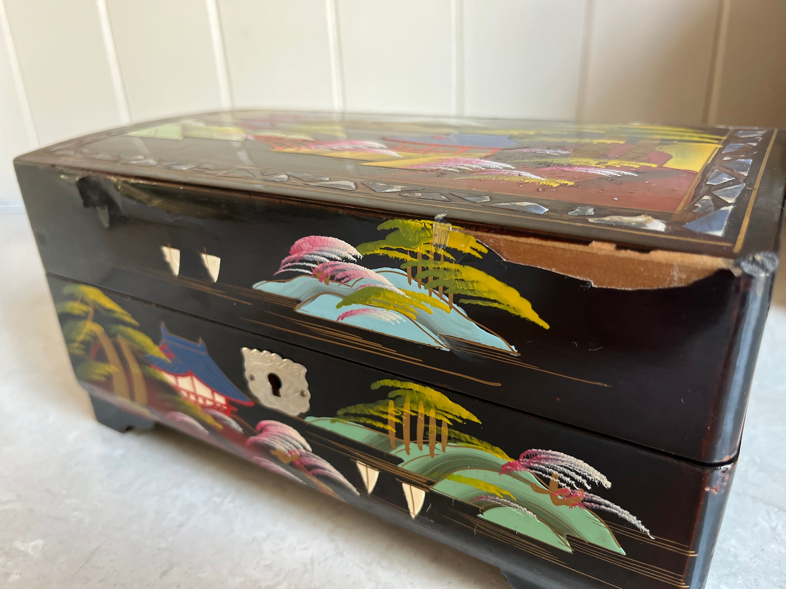 Vintage Daysun Japanese Lacquered Musical Jewelry Box