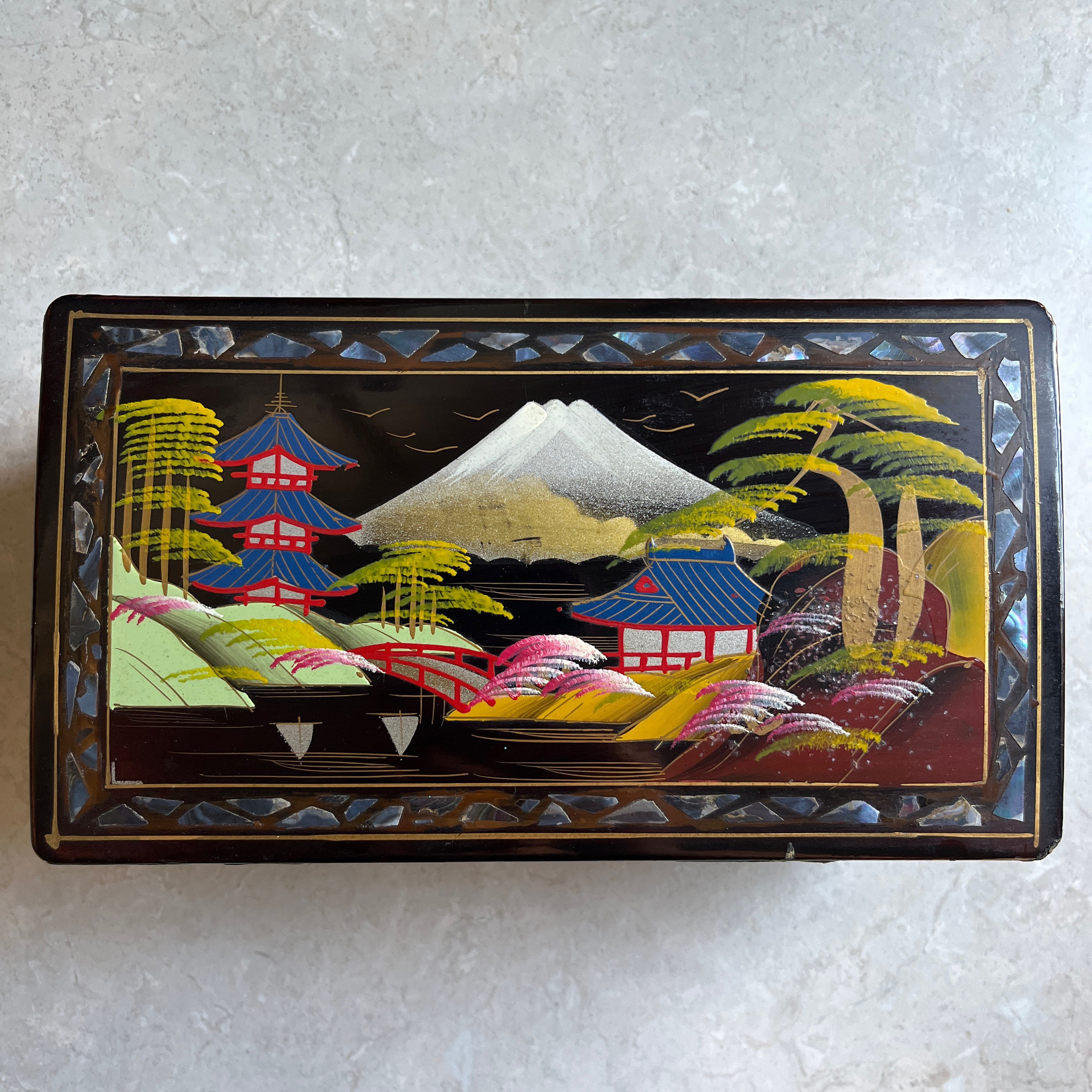 Vintage Daysun Japanese Lacquered Musical Jewelry Box Vintage Daysun Japanese Lacquered Musical Jewelry Box