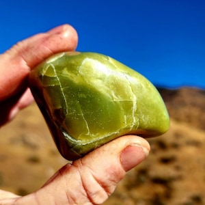 Beautiful &quot;Healerite&quot; Noble Serpentine-Polished Hand Piece