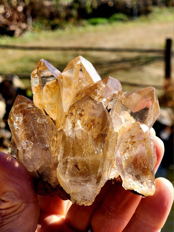 極美・パキスタン産】大型 ヒマラヤ水晶 クラスター 483g 木製台座付き