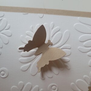 Carte faite main , félicitations mariage anniversaire fleurs et papillon afbeelding 3