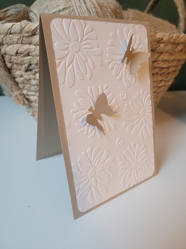 Carte faite main , félicitations mariage anniversaire fleurs et papillon afbeelding 4