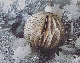 Boule de noël vintage upcycling livre ancien perle ficelle