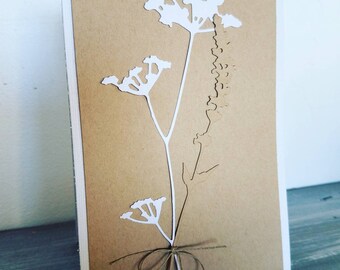 Carte fait main  kraft feuilles fleurs sans message enveloppe fournie