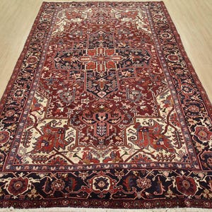 Heriz Rug 7&#39;7&#39;&#39; x 11&#39; Red Wool Vintage Traditional Hand-Knotted Oriental Carpet