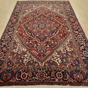 Heriz Rug 8&#39; x 11&#39;1&#39;&#39; Red Wool Vintage Traditional Hand-Knotted Oriental Carpet