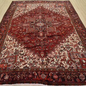 Heriz Rug 8&#39;8&#39;&#39; x 10&#39;6&#39;&#39; Red Wool Semi-Antique Tribal Hand-Knotted Carpet