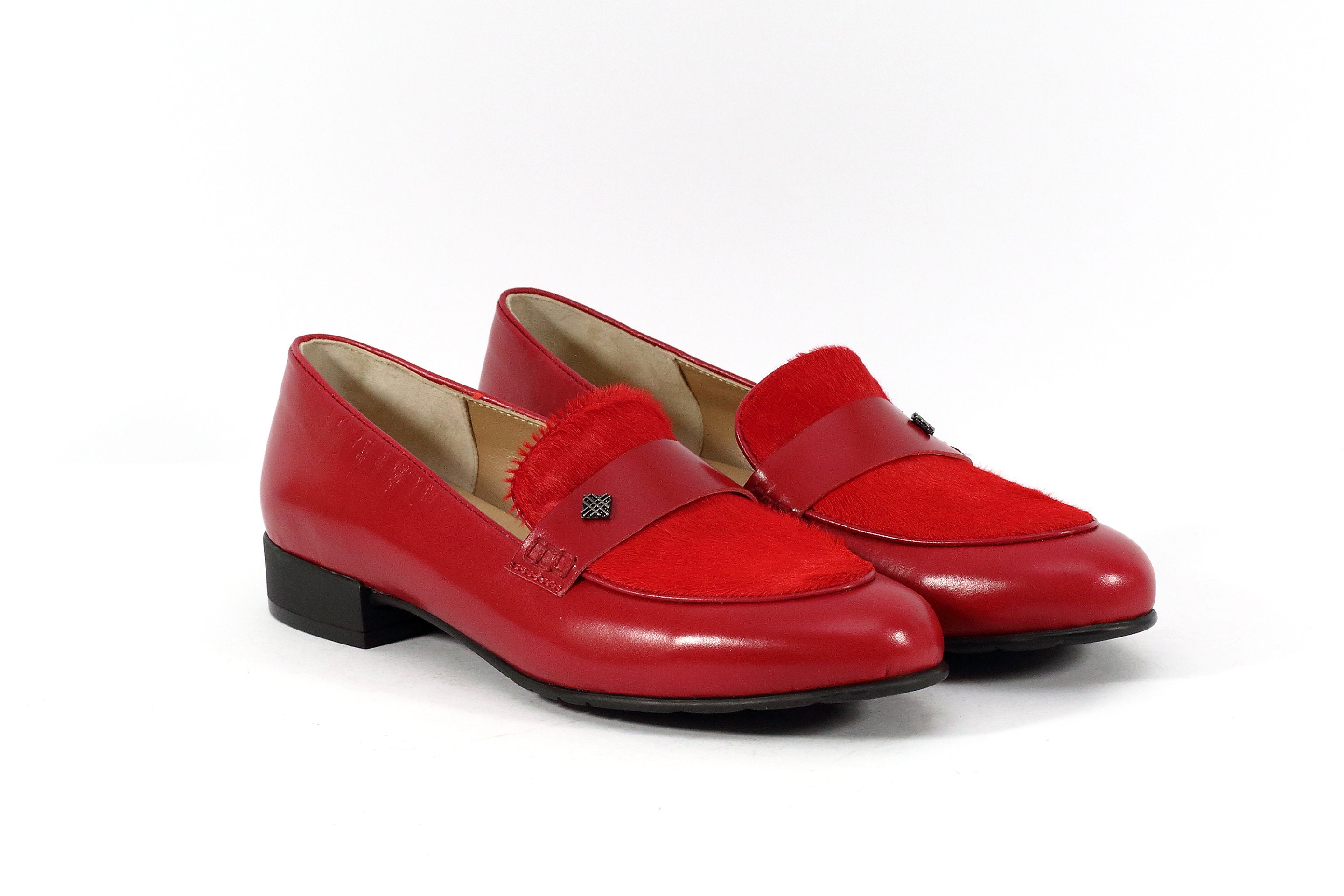 handgemaakte lederen platte schoenen slip on Schoenen damesschoenen Instappers Loafers Loafers schoenen in rood lederen suède en bijpassende rode kwasten 