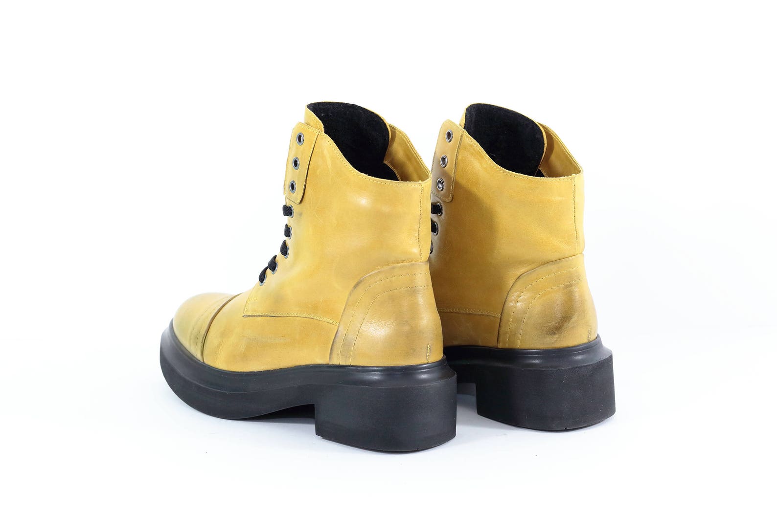 boots black and yellow