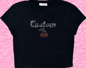 Top corto con pedrería personalizada, camiseta infantil Y2K Cherry personalizada, camiseta con palabras personalizadas y brillo, camiseta gráfica retro con brillo, top con texto personalizado