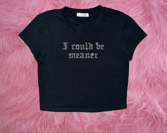 Top corto con pedrería "I Could Be Meaner" • Camiseta estilo "Y2K Brat" • Top gráfico brillante • Camiseta estilo "Cyber Y2K" • Camiseta grunge estilo "Y2K" de mal gusto