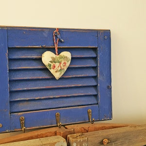 vintage wooden shutter | sustainable wood shutter | wooden shutter with hooks | key hanger | rustic wall decor | bucolic vintage decor |