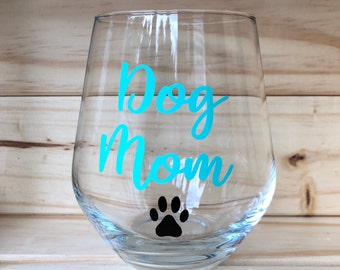 Dog Mom wine glass// Dog mama wine glass// Dog mom wine lover// Dog mom wine tumbler//